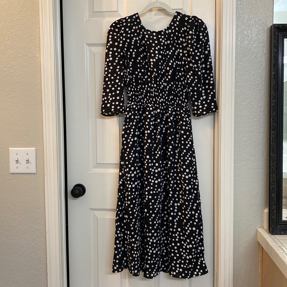 NWT Hayden pocketed polka dot dress with elastic winched waist midi length
